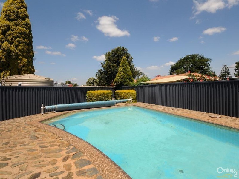 10 Erica Court, Wilsonton Heights QLD 4350