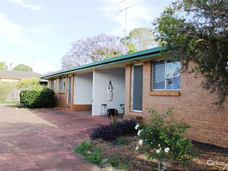 16 Kirklees Street, Newtown QLD 4350