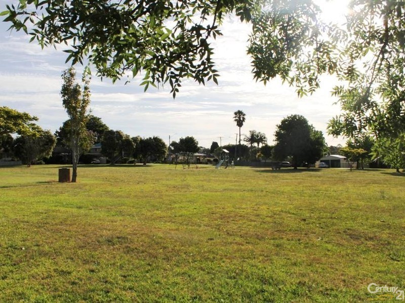 16 Kirklees Street, Newtown QLD 4350