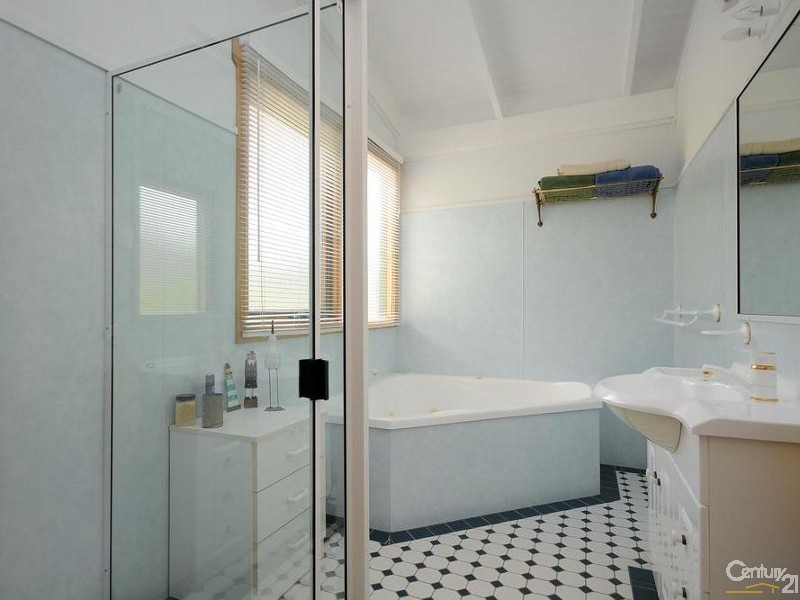 17 Parkridge Drive, Withcott QLD 4352