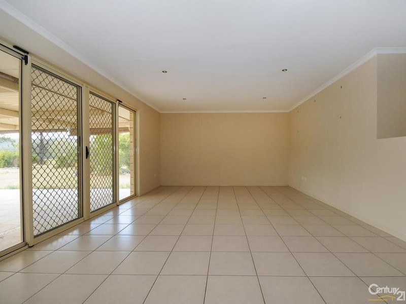 16 Watts Road, Murphys Creek QLD 4352