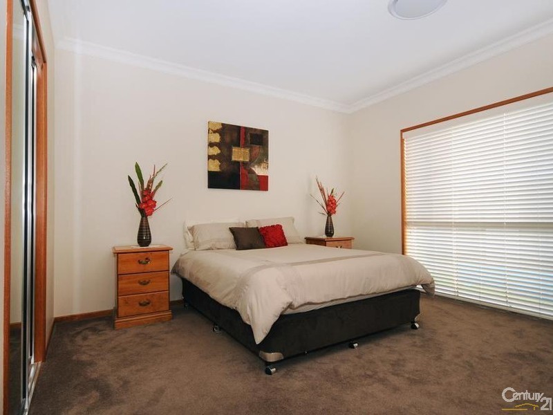 16 Kingfisher Street, Rangeville QLD 4350