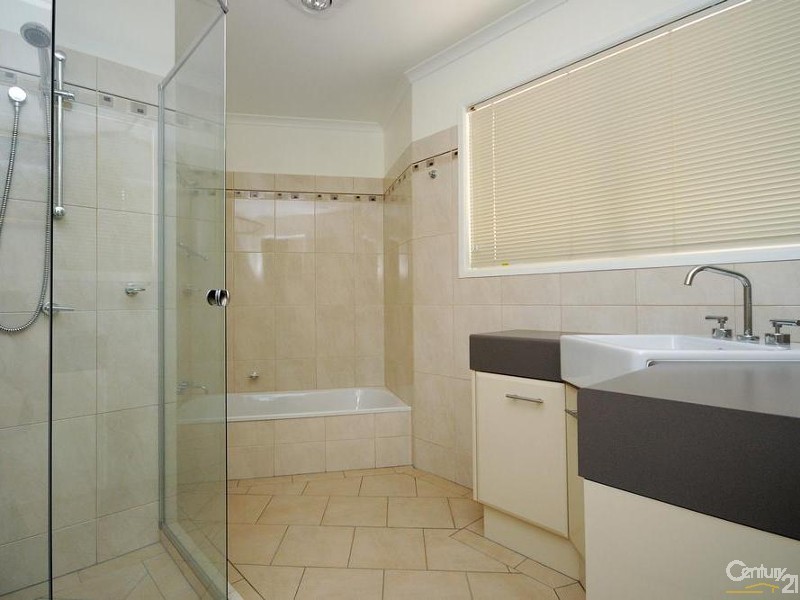 264 Rowbotham Street, Middle Ridge QLD 4350