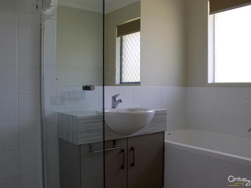 24 Petersens Road, Kingsthorpe QLD 4400