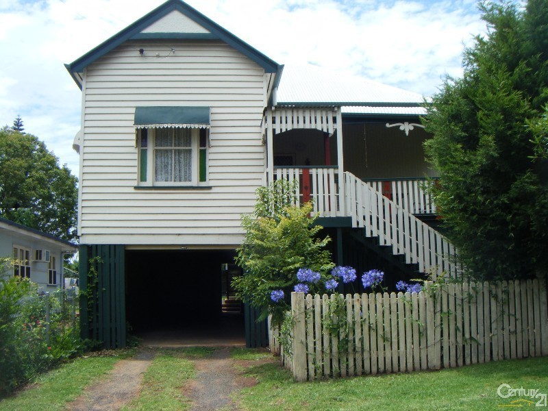 3 Chamberlain Street, North Toowoomba QLD 4350