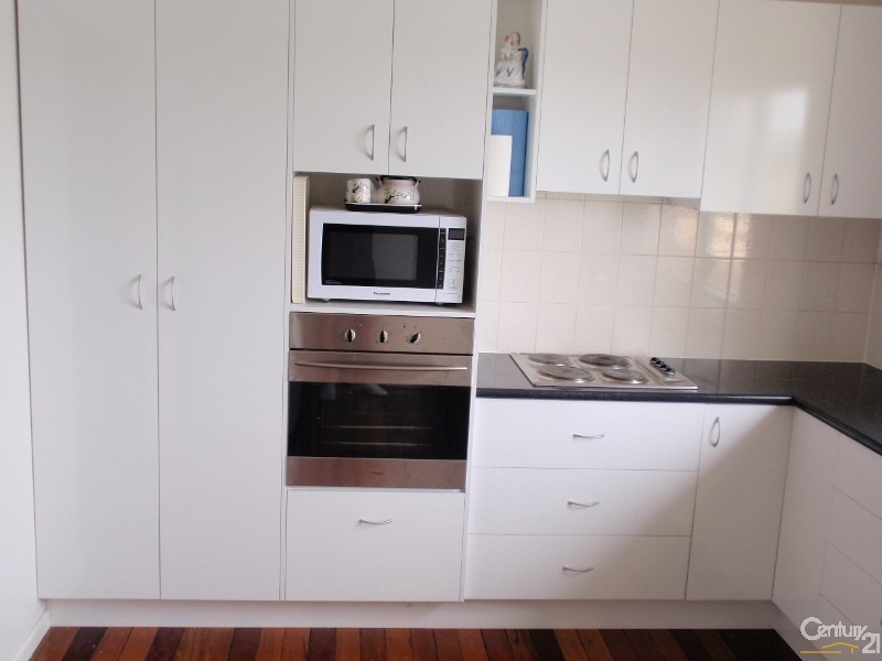 6 Sorrensen Street, Grantham QLD 4347