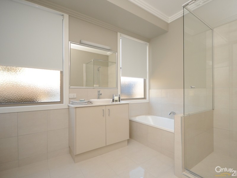 2 Bonville Crt, Middle Ridge QLD 4350