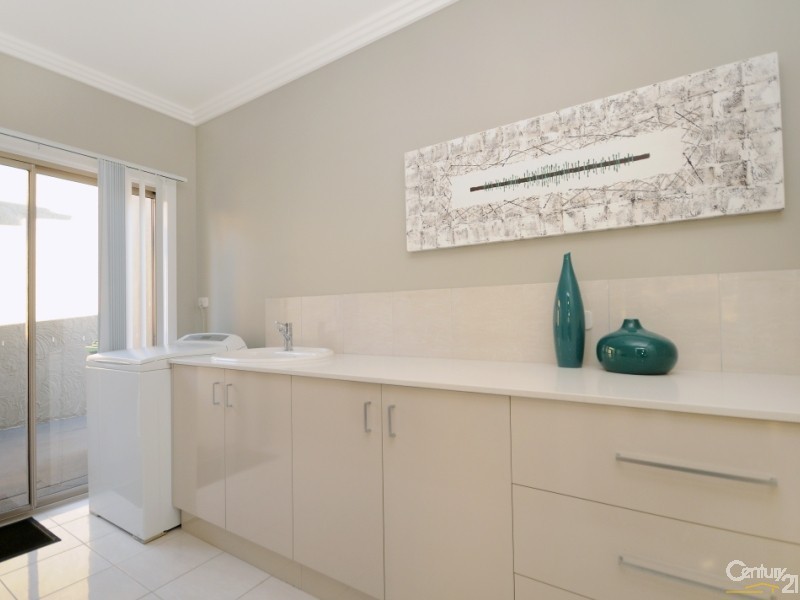 2 Bonville Crt, Middle Ridge QLD 4350