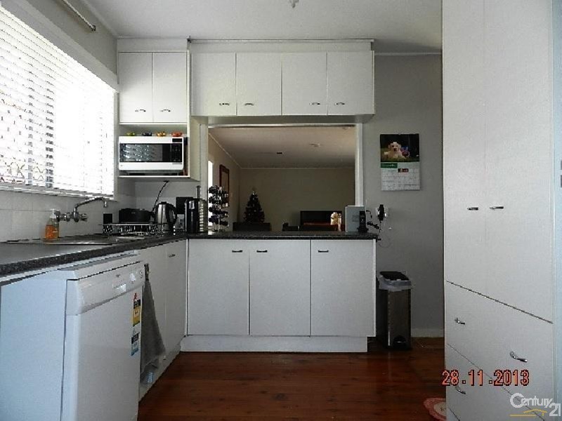 16 Skehan Street, Centenary Heights QLD 4350