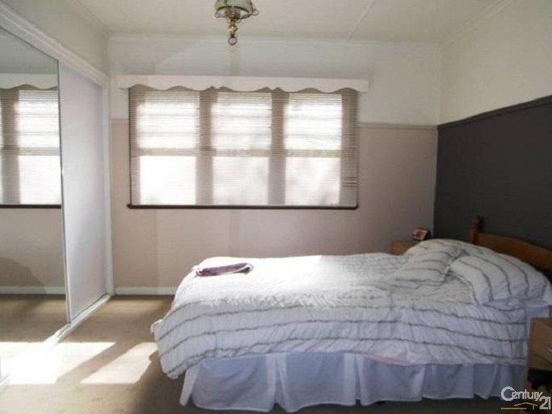 20 Collins Street, Mount Lofty QLD 4350