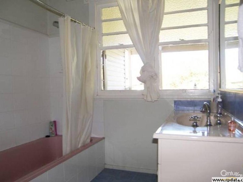 20 Collins Street, Mount Lofty QLD 4350