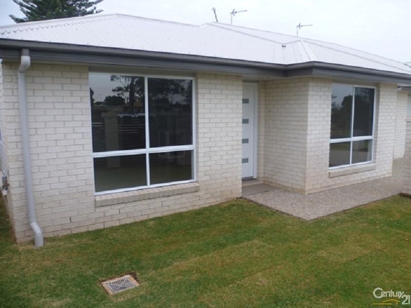 1/11 Boxsall Street, Newtown QLD 4350