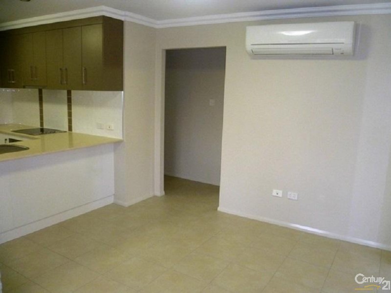 1/11 Boxsall Street, Newtown QLD 4350