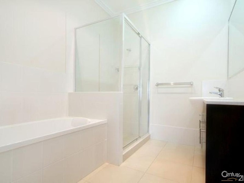 2/28 Curzon Street, East Toowoomba QLD 4350
