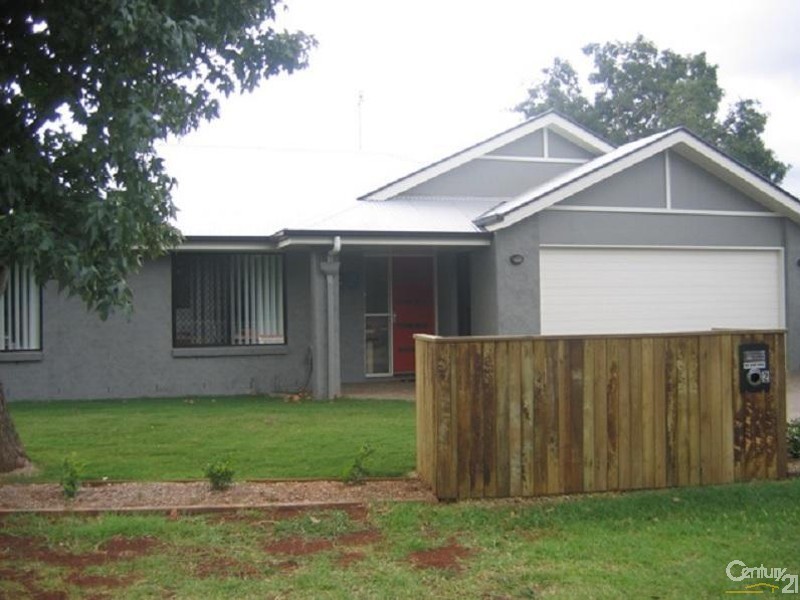 2/10 Devon Street, Newtown QLD 4350