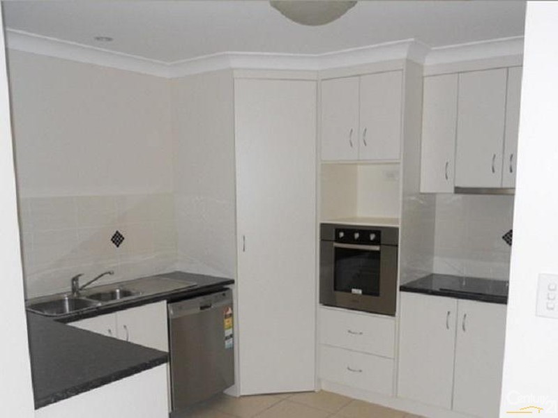 2/10 Devon Street, Newtown QLD 4350