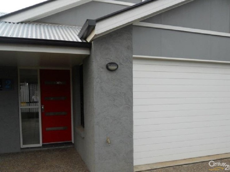 2/10 Devon Street, Newtown QLD 4350