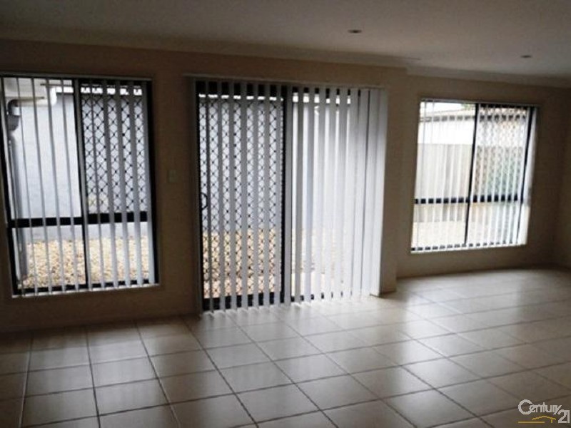 2/10 Devon Street, Newtown QLD 4350