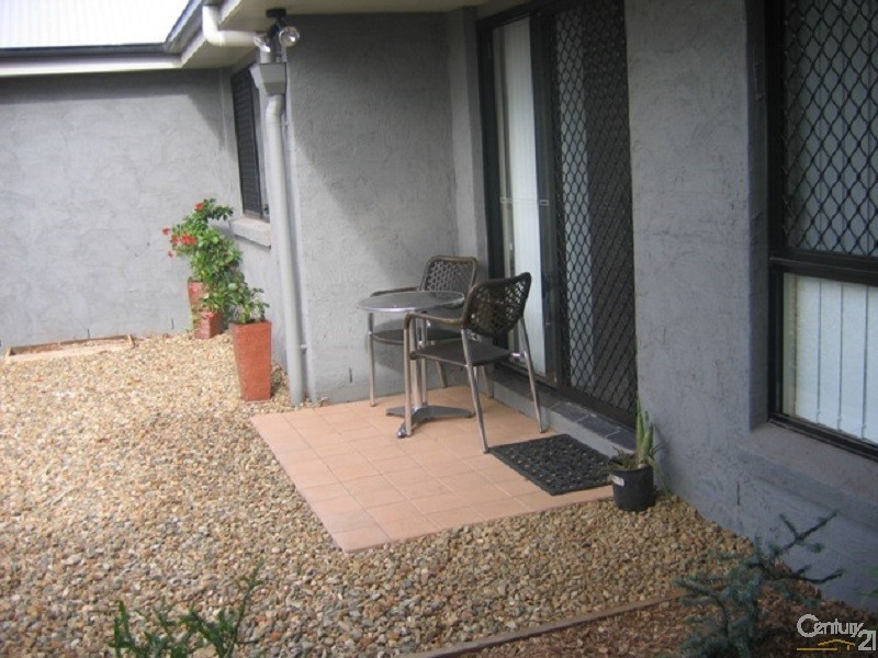 2/10 Devon Street, Newtown QLD 4350