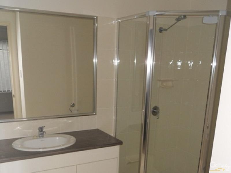 2/10 Devon Street, Newtown QLD 4350