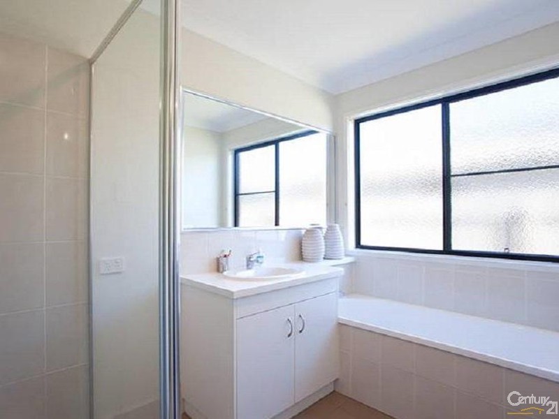 9 Kurrawa Crescent, Glenvale QLD 4350