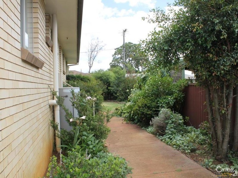 4 Podd Street, Wilsonton QLD 4350