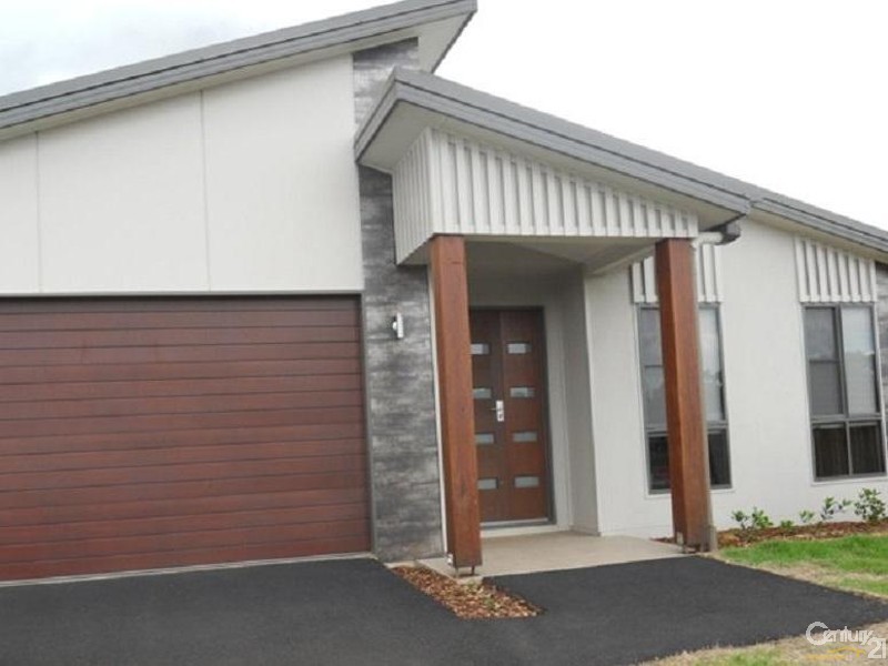 11 Kurrawa Crescent, Glenvale QLD 4350