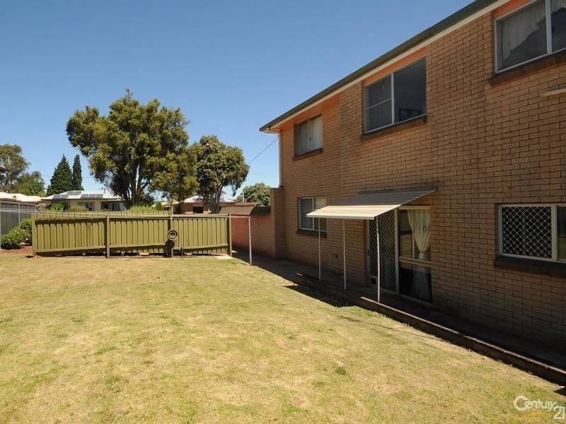 2/128 Curzon Street, Rangeville QLD 4350