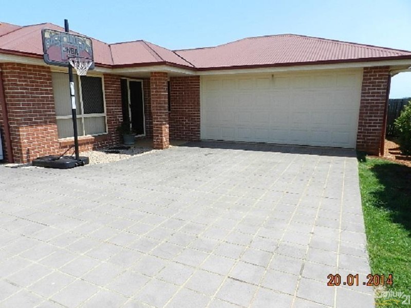 1/17A Horrocks Crescent, Kearneys Spring QLD 4350