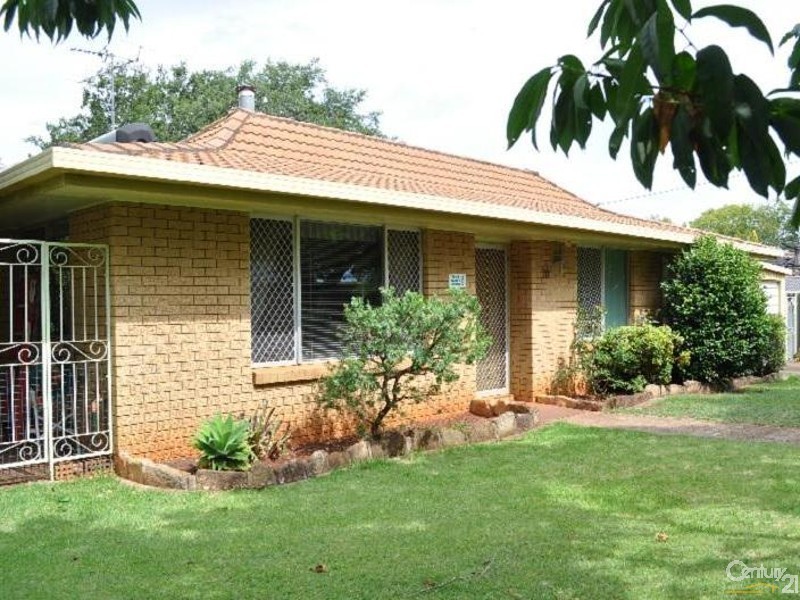 10 Chelsea Court, Centenary Heights QLD 4350