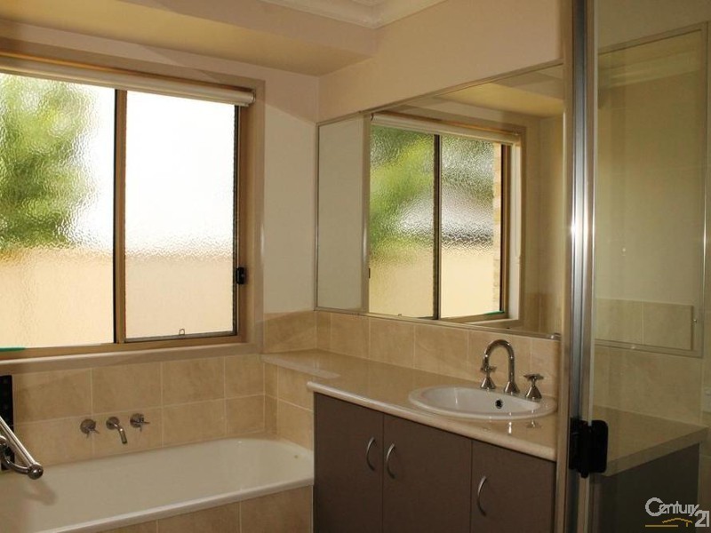 4 Winstanley Court, Newtown QLD 4350