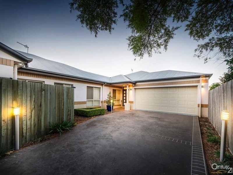 2/8 Stonehaven Street, Mount Lofty QLD 4350