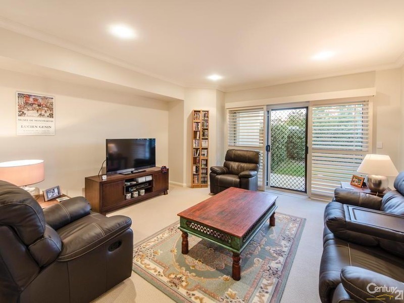 2/8 Stonehaven Street, Mount Lofty QLD 4350