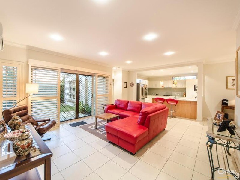 2/8 Stonehaven Street, Mount Lofty QLD 4350