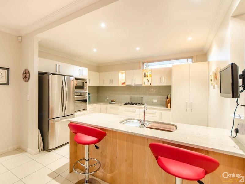 2/8 Stonehaven Street, Mount Lofty QLD 4350