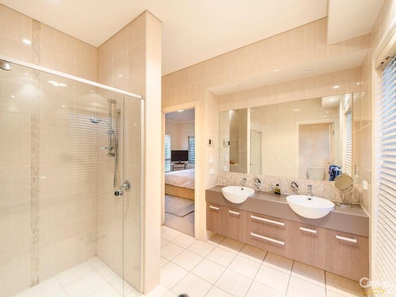 2/8 Stonehaven Street, Mount Lofty QLD 4350