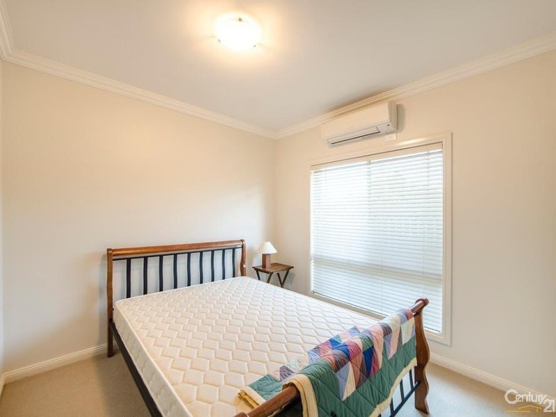 2/8 Stonehaven Street, Mount Lofty QLD 4350