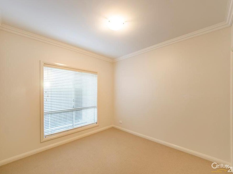 2/8 Stonehaven Street, Mount Lofty QLD 4350