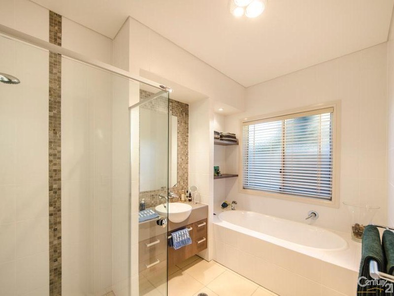 2/8 Stonehaven Street, Mount Lofty QLD 4350