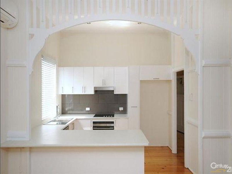 15 Swallow Court, Newtown QLD 4350