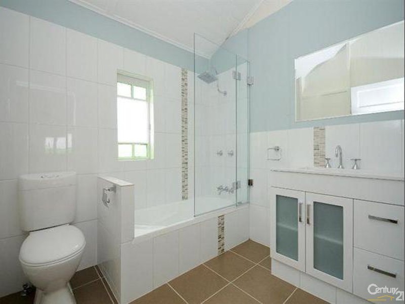 15 Swallow Court, Newtown QLD 4350