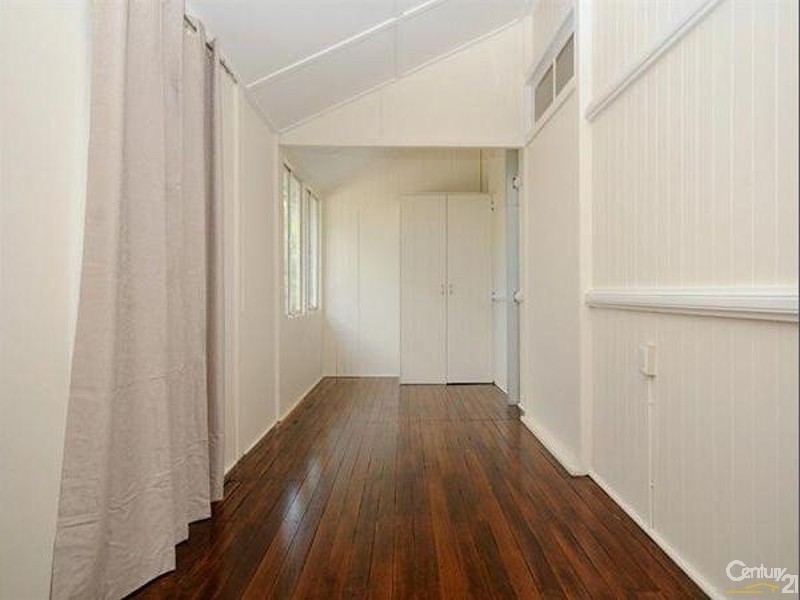 15 Swallow Court, Newtown QLD 4350