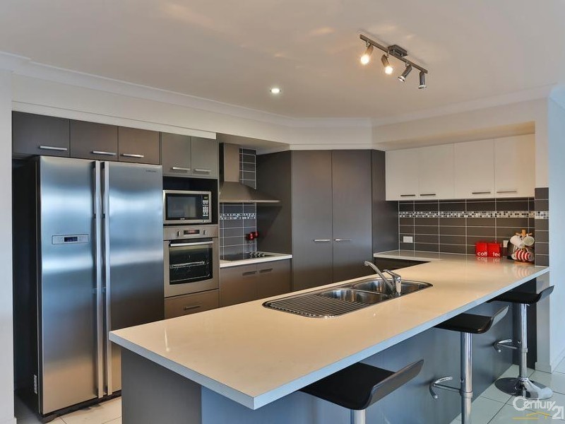 19 Settlers Drive, Gowrie Junction QLD 4352