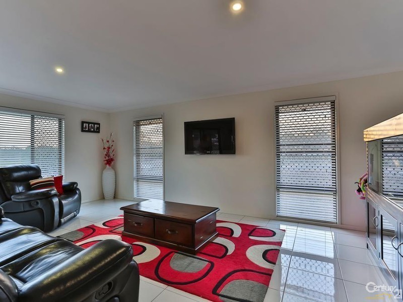 19 Settlers Drive, Gowrie Junction QLD 4352
