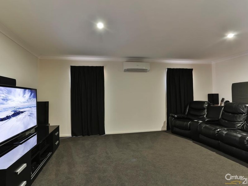 19 Settlers Drive, Gowrie Junction QLD 4352