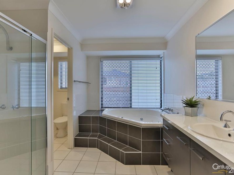 19 Settlers Drive, Gowrie Junction QLD 4352