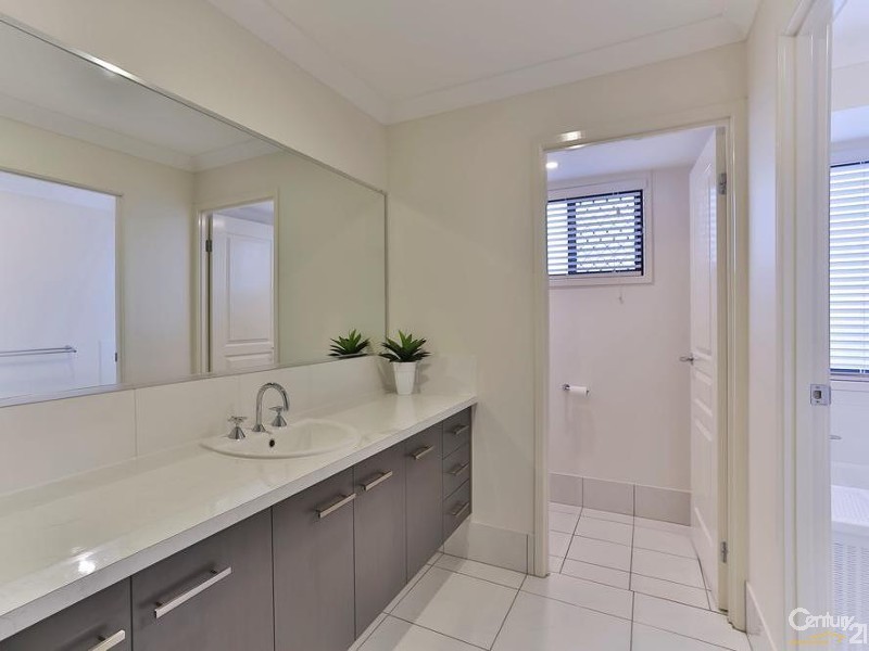 19 Settlers Drive, Gowrie Junction QLD 4352