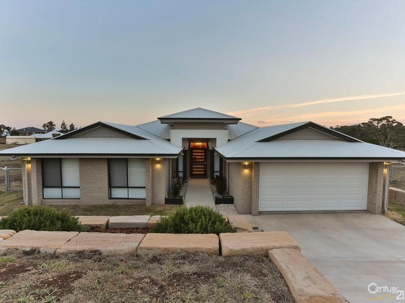 19 Settlers Drive, Gowrie Junction QLD 4352