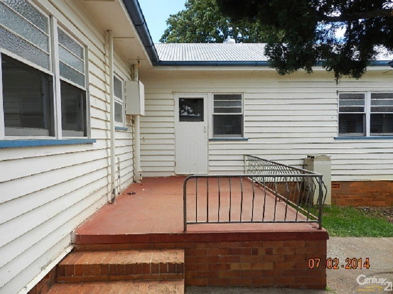 13 Avondale Street, Newtown QLD 4350