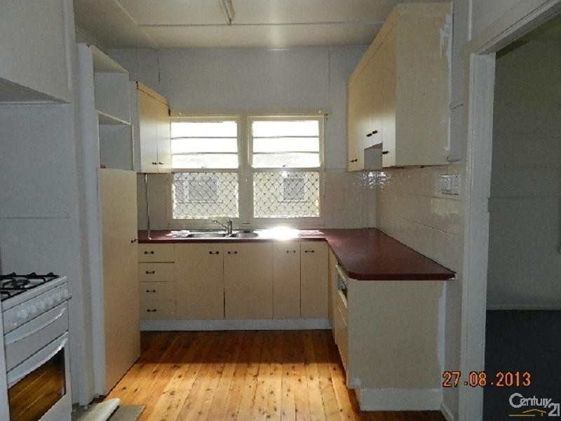 17 Ford Street, Rockville QLD 4350